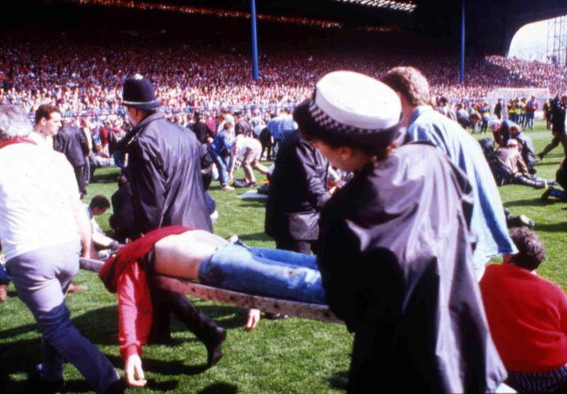 Illustration for article titled PĂĄnico en Hillsborough: el dĂa que un estadio de fĂștbol se convirtiĂł en una trampa mortal